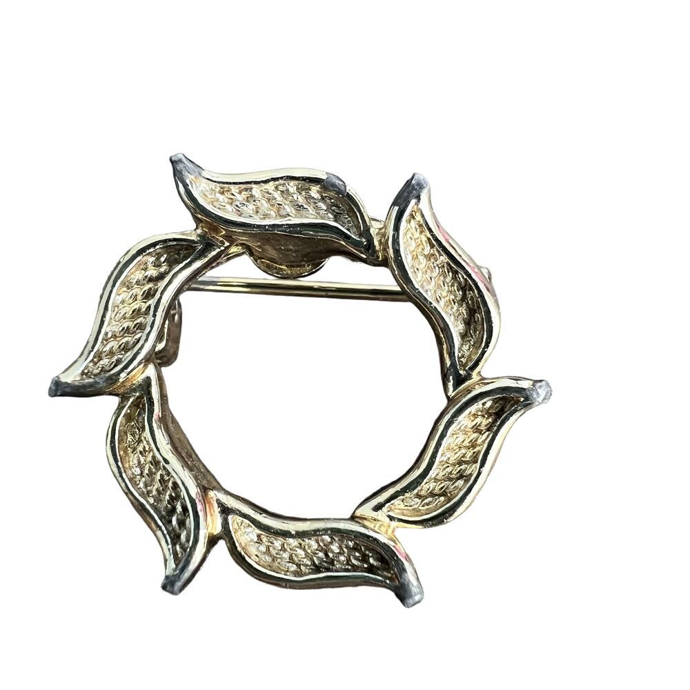 Vintage Gerry's Gerry Weber Gold Leaf Wreath Small Pin